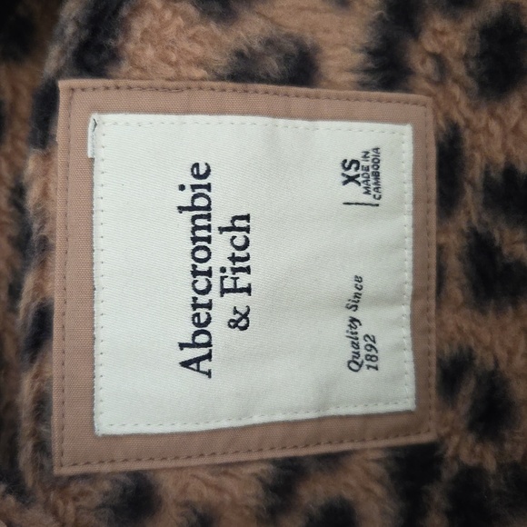 A&F Fleece Pullover - Picture 2 of 2